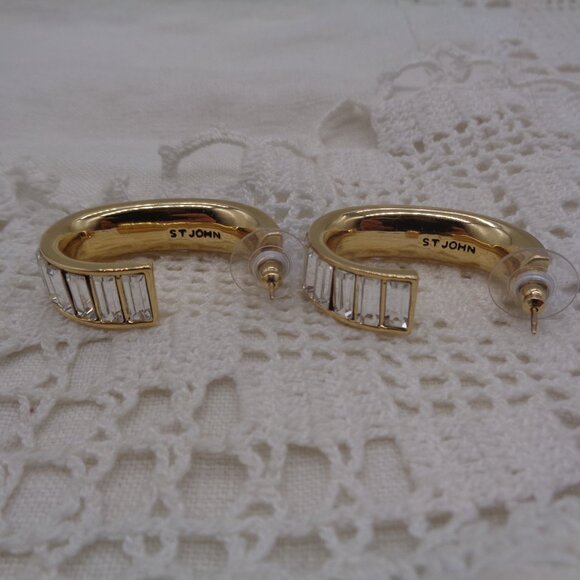 ST. JOHN Blue Baguette OMBRE CRYSTAL Hoop Pierced EARRINGS - Picture 8 of 9